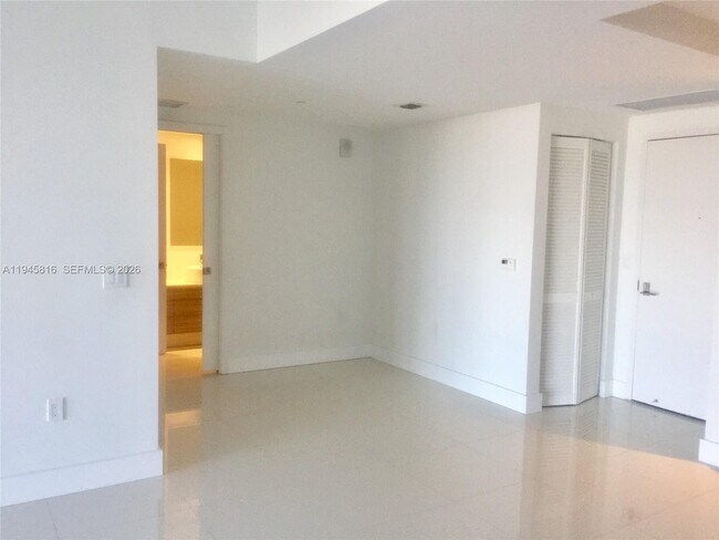 Foto del edificio - 121 NE 34th St