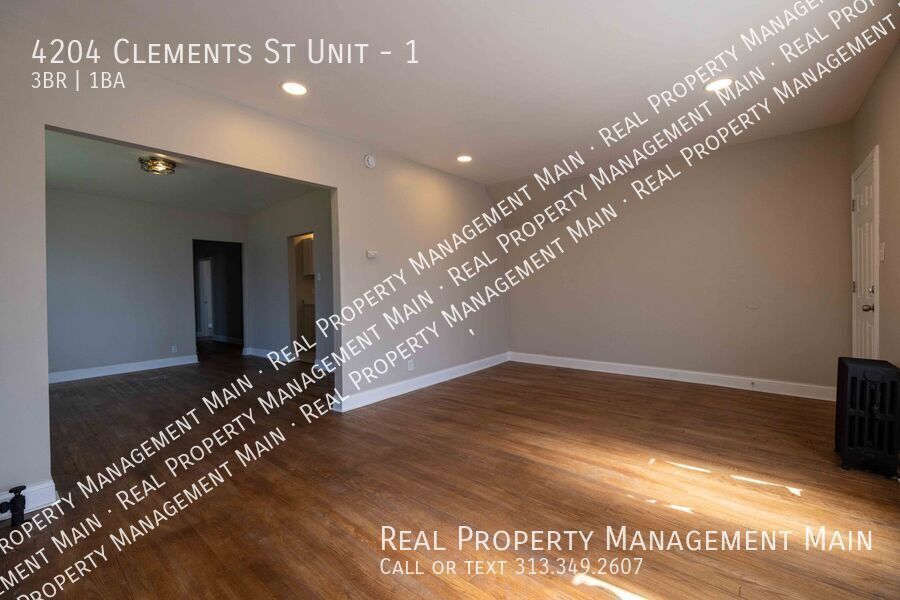 Foto principal - 4204 Clements St