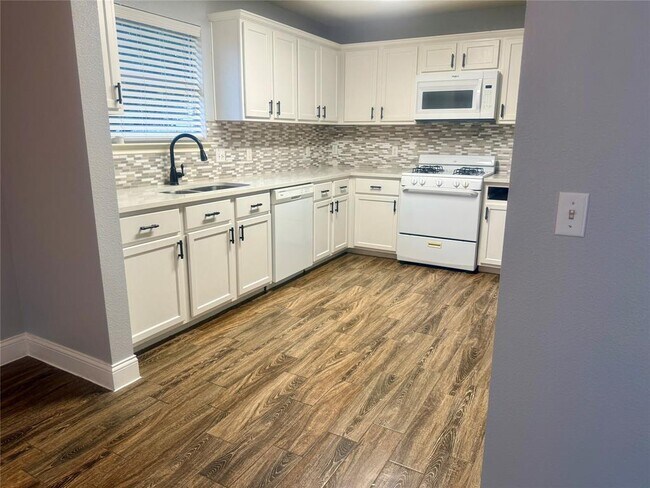 Foto del edificio - 114 Hersee Ct