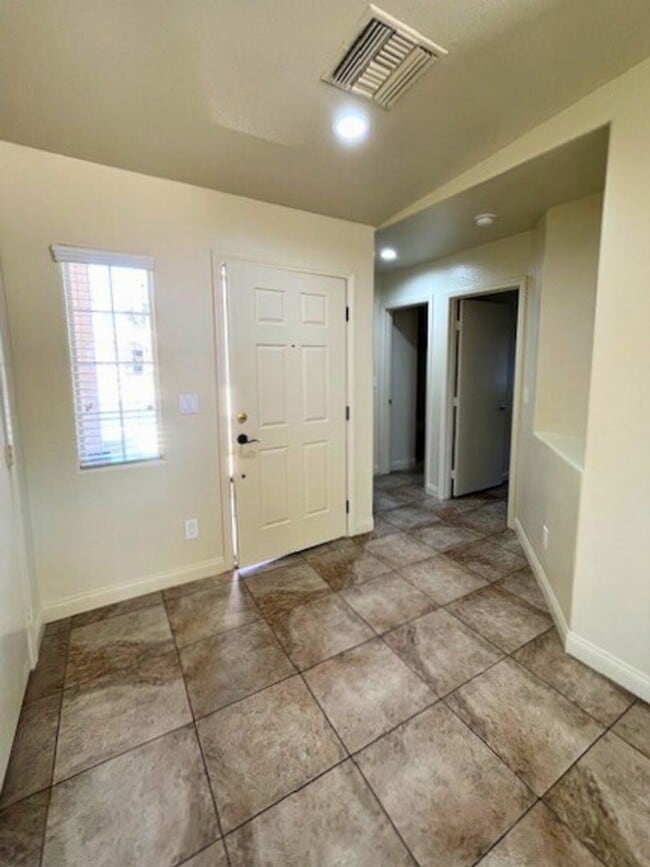 Foto del edificio - MOVE-IN READY 3BR/2BA SINGLE FAMILY HOME I...