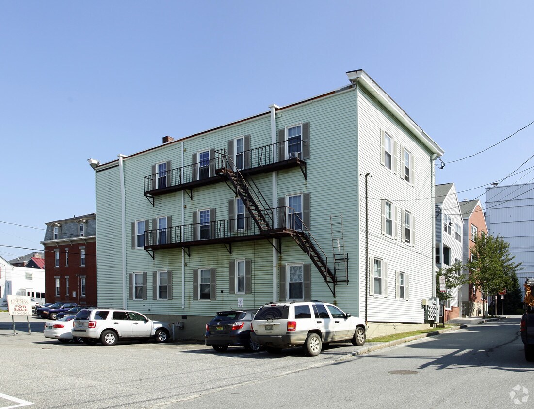 Building Photo - 44 Myrtle St