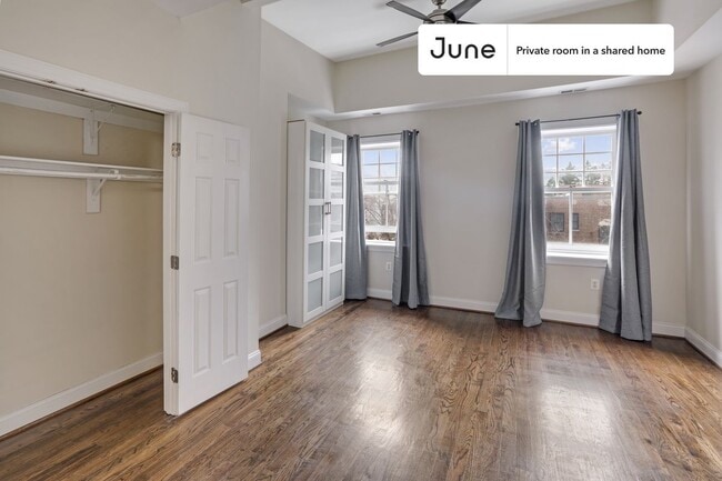 Building Photo - Room in Shared 3 bed/2.5 bath home