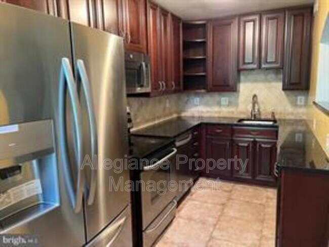 Foto del edificio - 1741 N Troy St