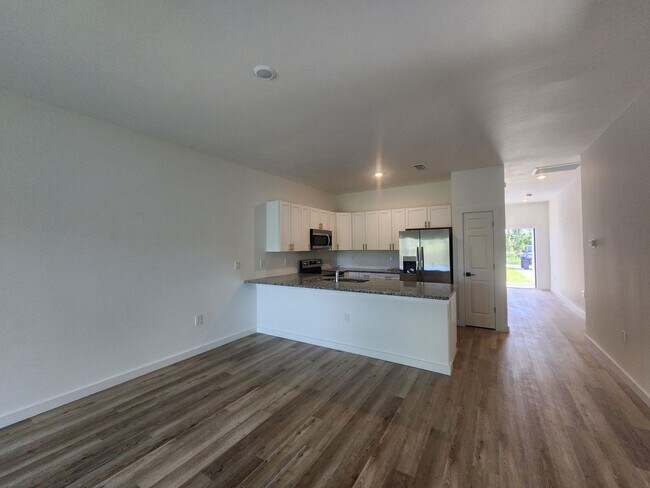 Foto del edificio - 737-739 Meadow Rd
