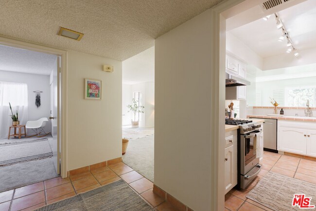 6760 Hillpark Dr Unit 408, Los Angeles, CA 90068 - Condo for Rent in ...