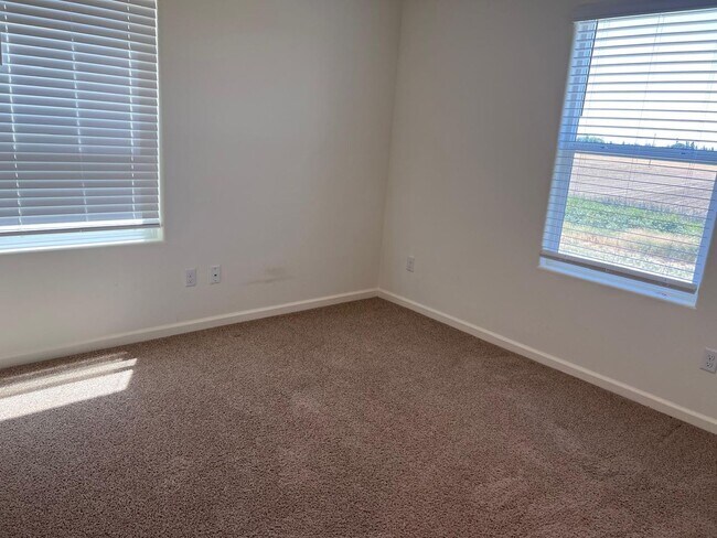 Foto del edificio - Appointment Only Do Not Disturb Occupants....