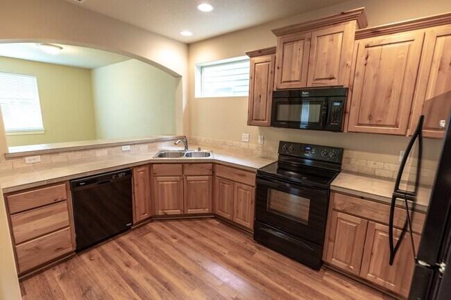 Building Photo - Three bedroom home in Hazel Dell - built i...