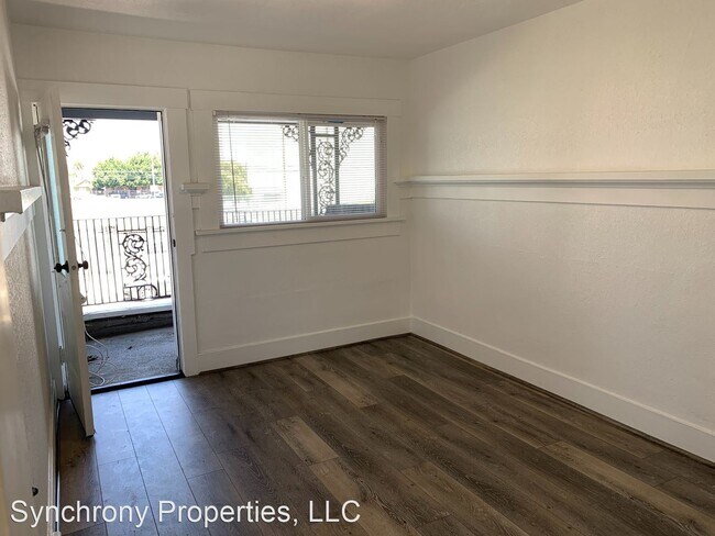 Foto del edificio - 326 E 8th St