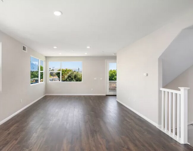 Gathering room - 4117 Peralta Blvd