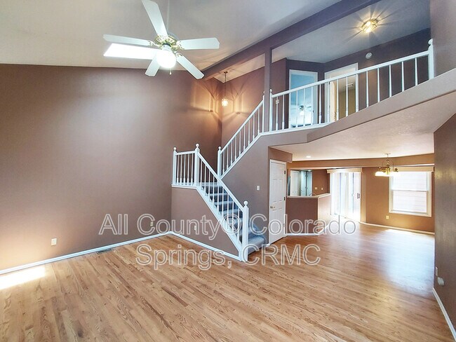 Foto del edificio - 6568 Foxdale Cir