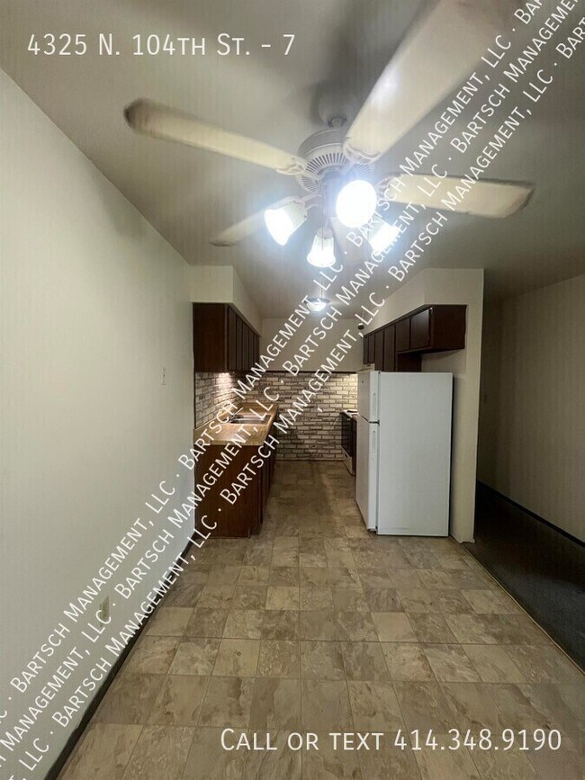 Foto del edificio - 4325 N 104th St