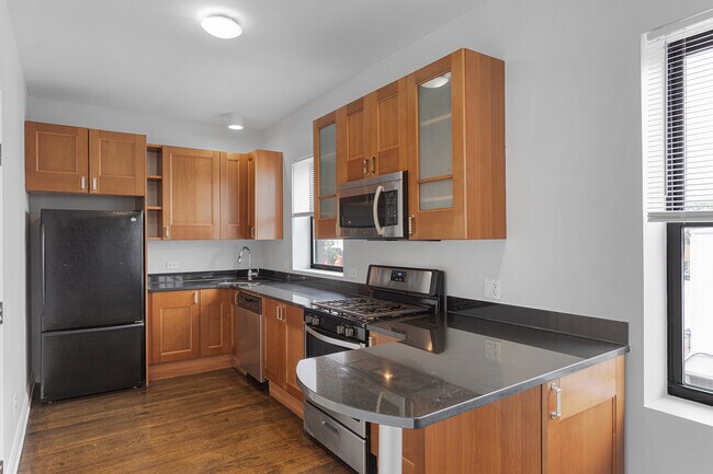 Building Photo - 7528 N Seeley Ave