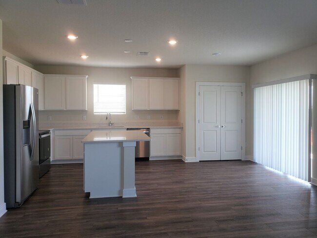 Building Photo - Beautiful Ridgeview Home!