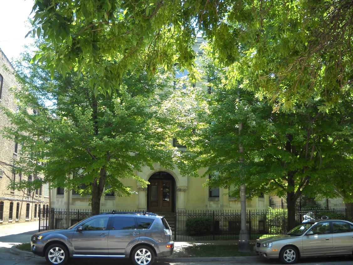 Primary Photo - 1137 E Hyde Park Blvd