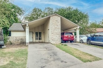 Building Photo - 10310 Little Pebble Dr