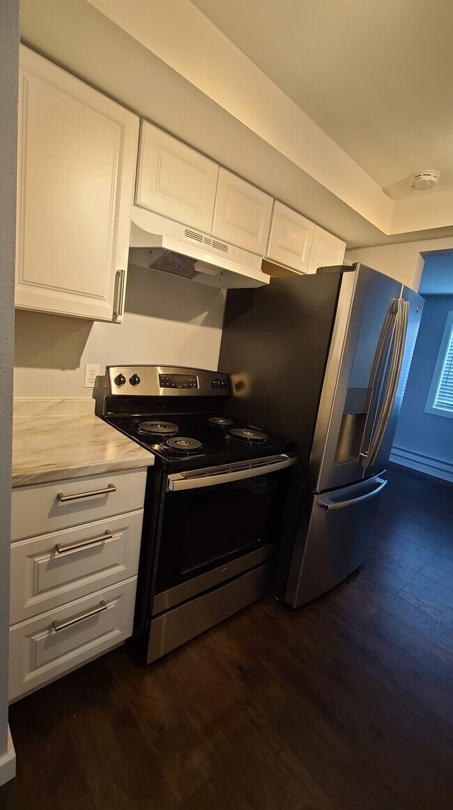 Building Photo - 5608 Seahurst Ave