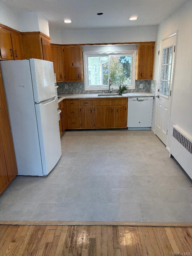 Foto del edificio - 166 Franklin Blvd