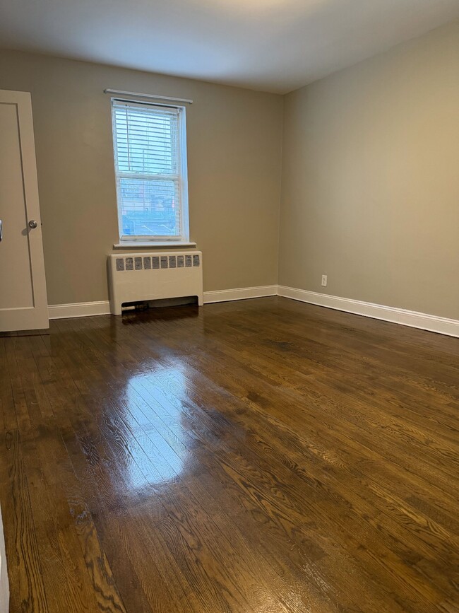 Building Photo - 1549 Central Park Ave