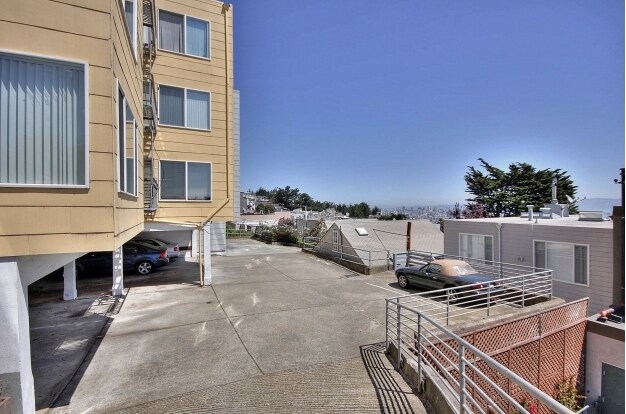 Building Photo - 587 Burnett Ave