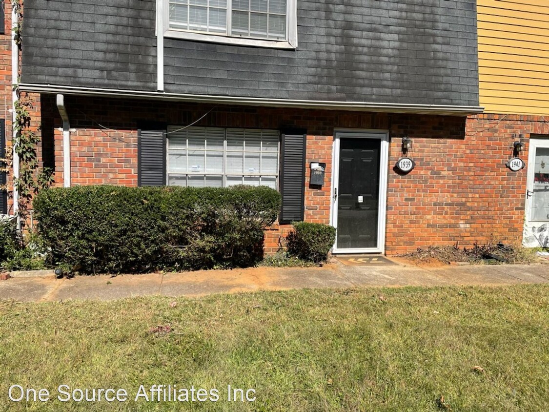 Foto principal - 3 br, 2 bath House - 1939 Whitehall Forest...