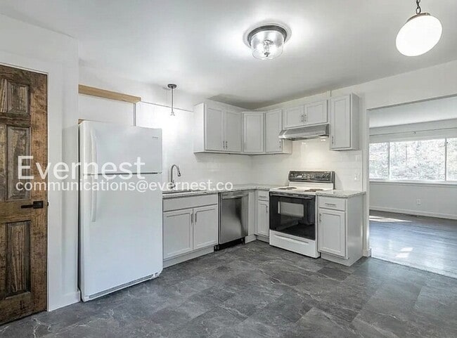 Building Photo - 167 W Ridgewood Ave