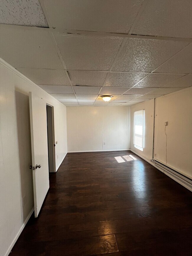 Building Photo - Move in special $1100.00 off and Rest of O...
