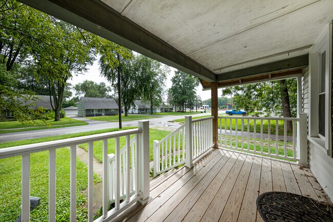 Building Photo - 563 Garfield Dr