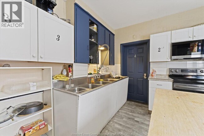 Building Photo - 3060 Sandwich St.