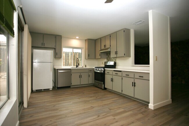 Foto del edificio - 3br, 2ba in a Great Family Neighborhood Available Now!