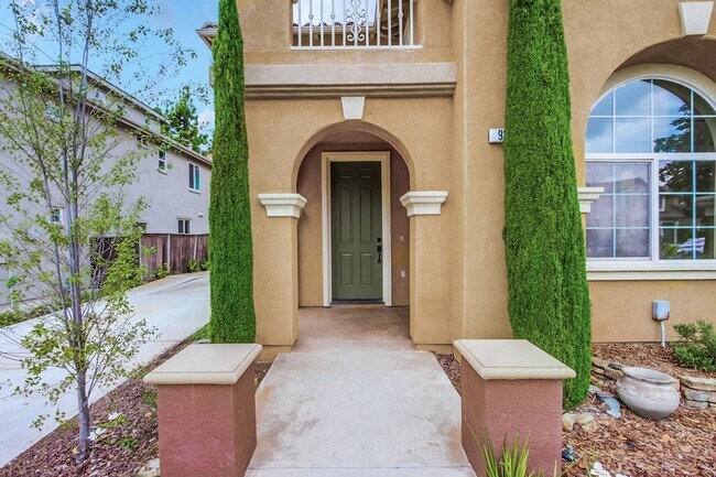 Building Photo - 4 Bedroom Cul-de-Sac home in San Elijo Hills!
