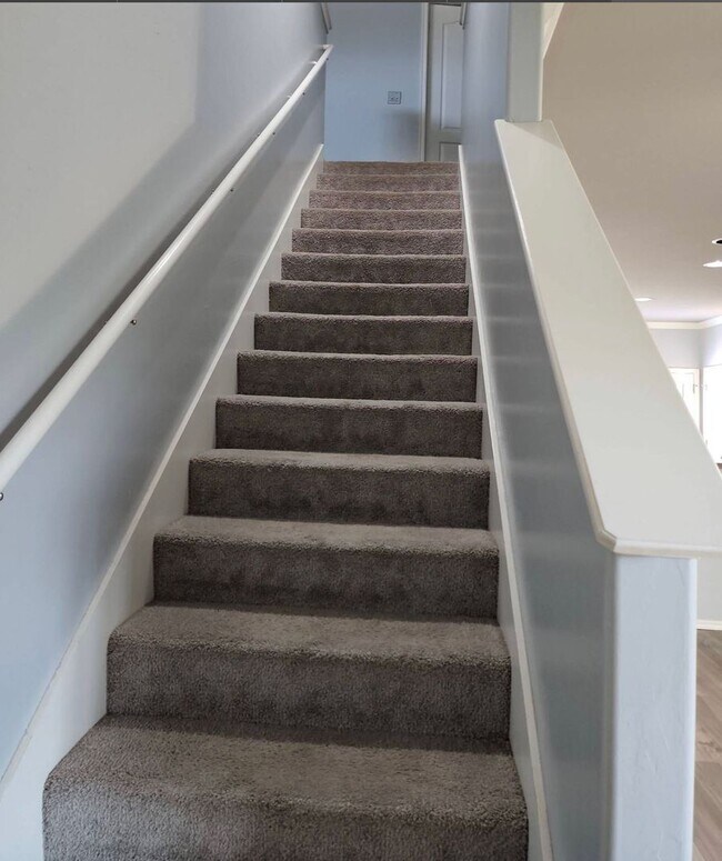 Foto del edificio - 4 bedroom 2.5 bath - Yukon Schools