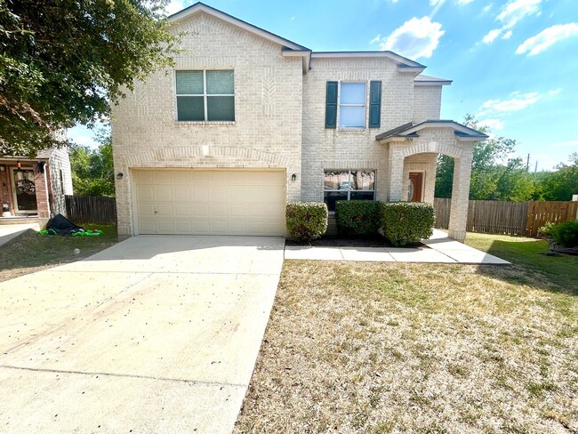 Building Photo - **MOVE IN SPECIAL** 4 Bedroom 2.5 Bath Hom...