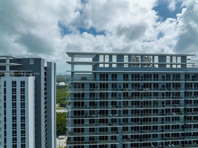 Foto del edificio - 16385 Biscayne Blvd