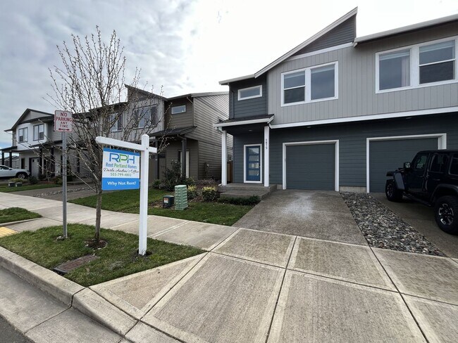 Foto del edificio - Modern 2022-Built 3-Bedroom Home with Open Layout, Entertainer’s Kitchen. Near Parks & Playgrounds