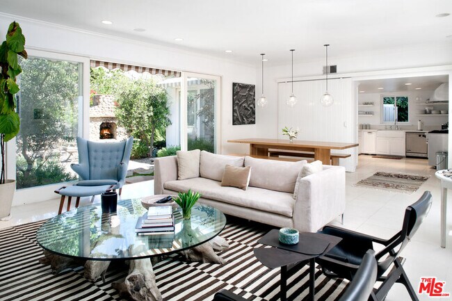Foto del edificio - 23511 Malibu Colony Rd