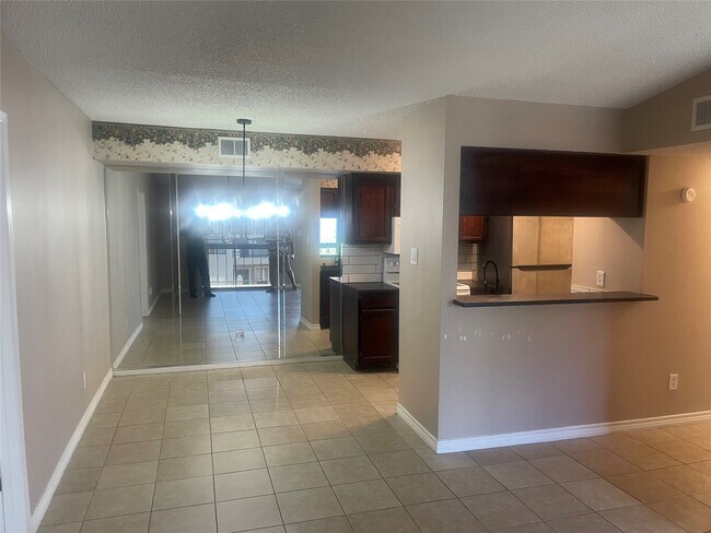 Foto del edificio - 17331 Red Oak Dr