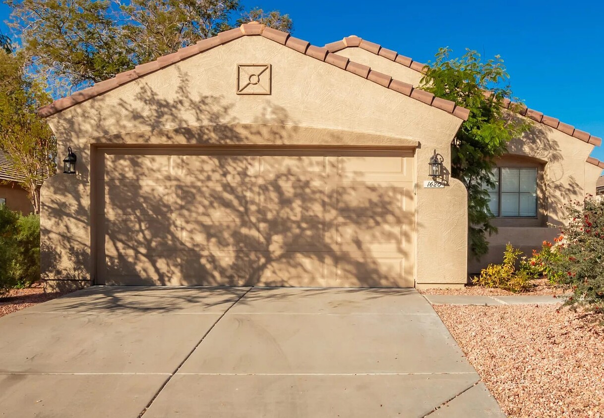 Foto principal - 1620 W Burgess Ln