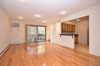 Building Photo - 20 Parkside Ct