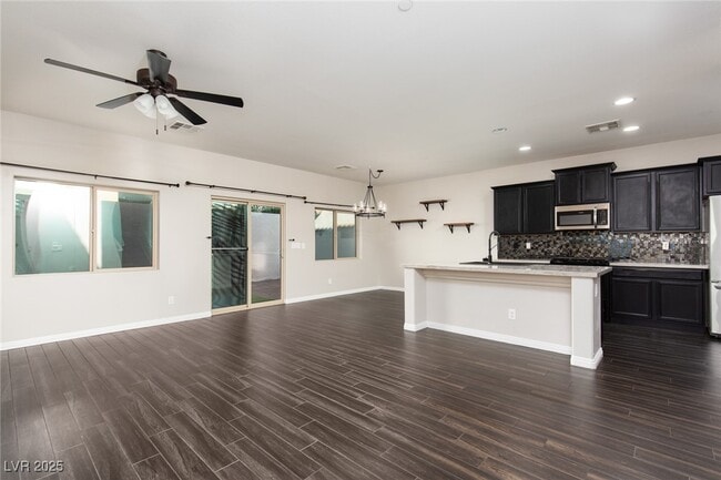 Foto del edificio - 61 Jasmine Point St