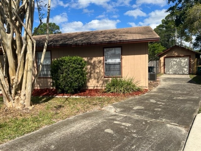 Building Photo - House for Rent