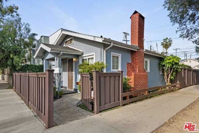 Building Photo - 1537 Cabrillo Ave