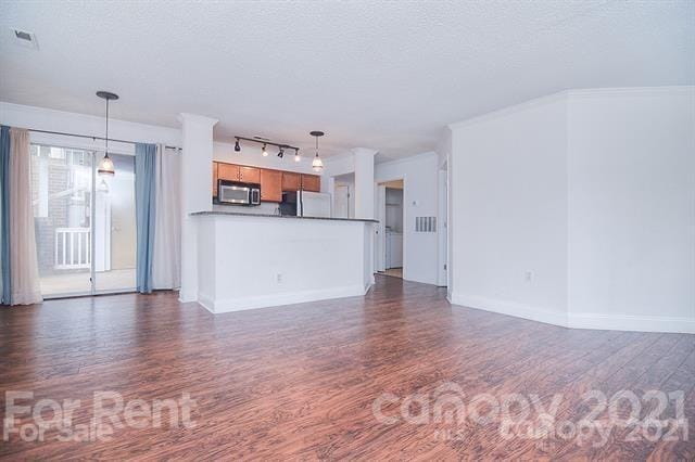 Building Photo - 2500 Cranbrook Ln