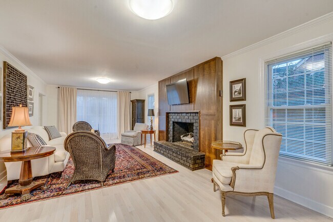 Foto del edificio - Cottonwood Dr.