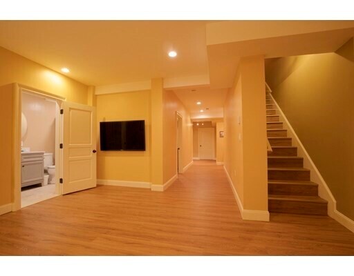 Foto del edificio - 462 Heath St