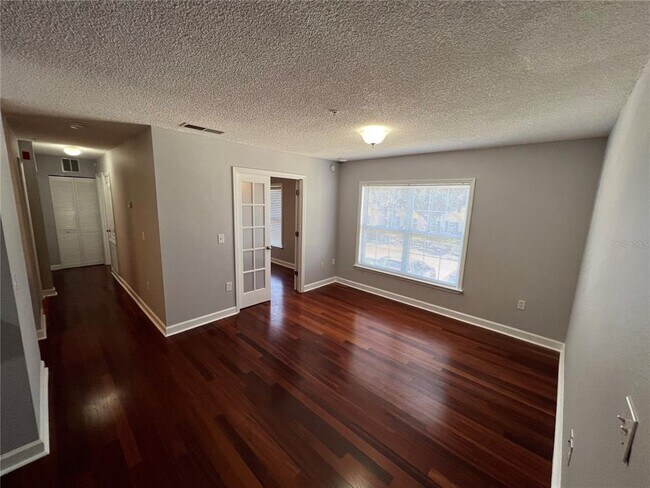 Building Photo - 2035 Dixie Belle Dr