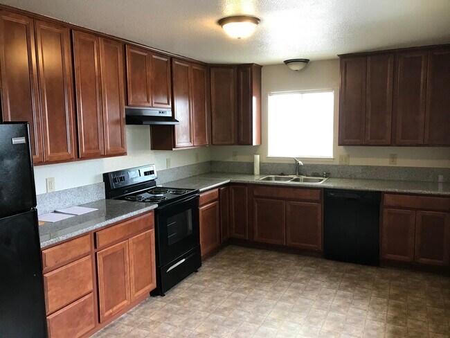 Building Photo - 121 N Lincoln Ave