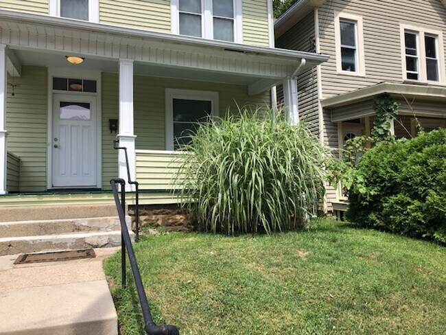 Building Photo - 450 Alden Ave. 5br/2b Single Family 2 stor...