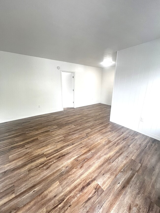 Building Photo - 3149 Center St