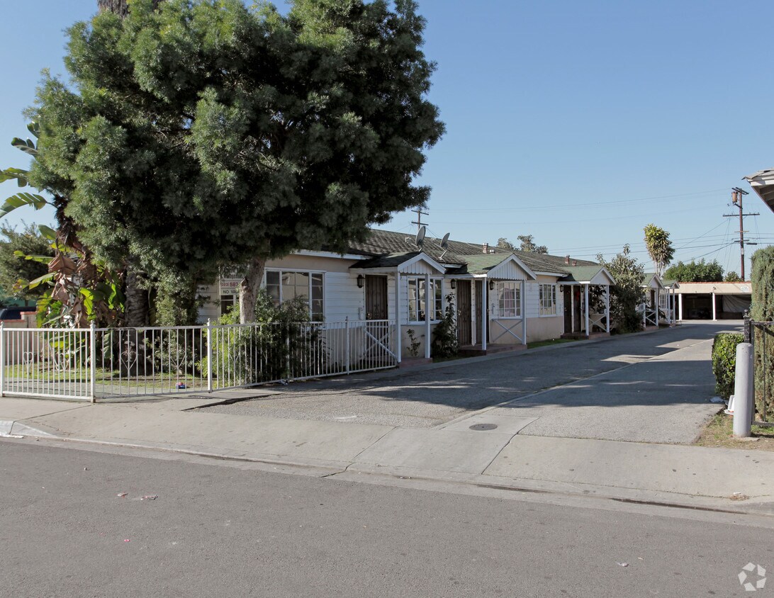 Foto principal - 7035 Newell St