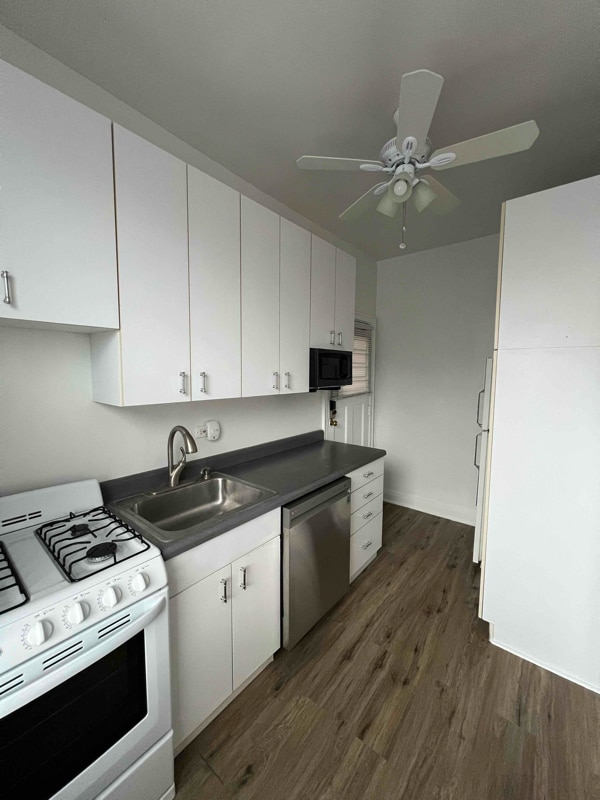 Building Photo - 838 Hinman Ave